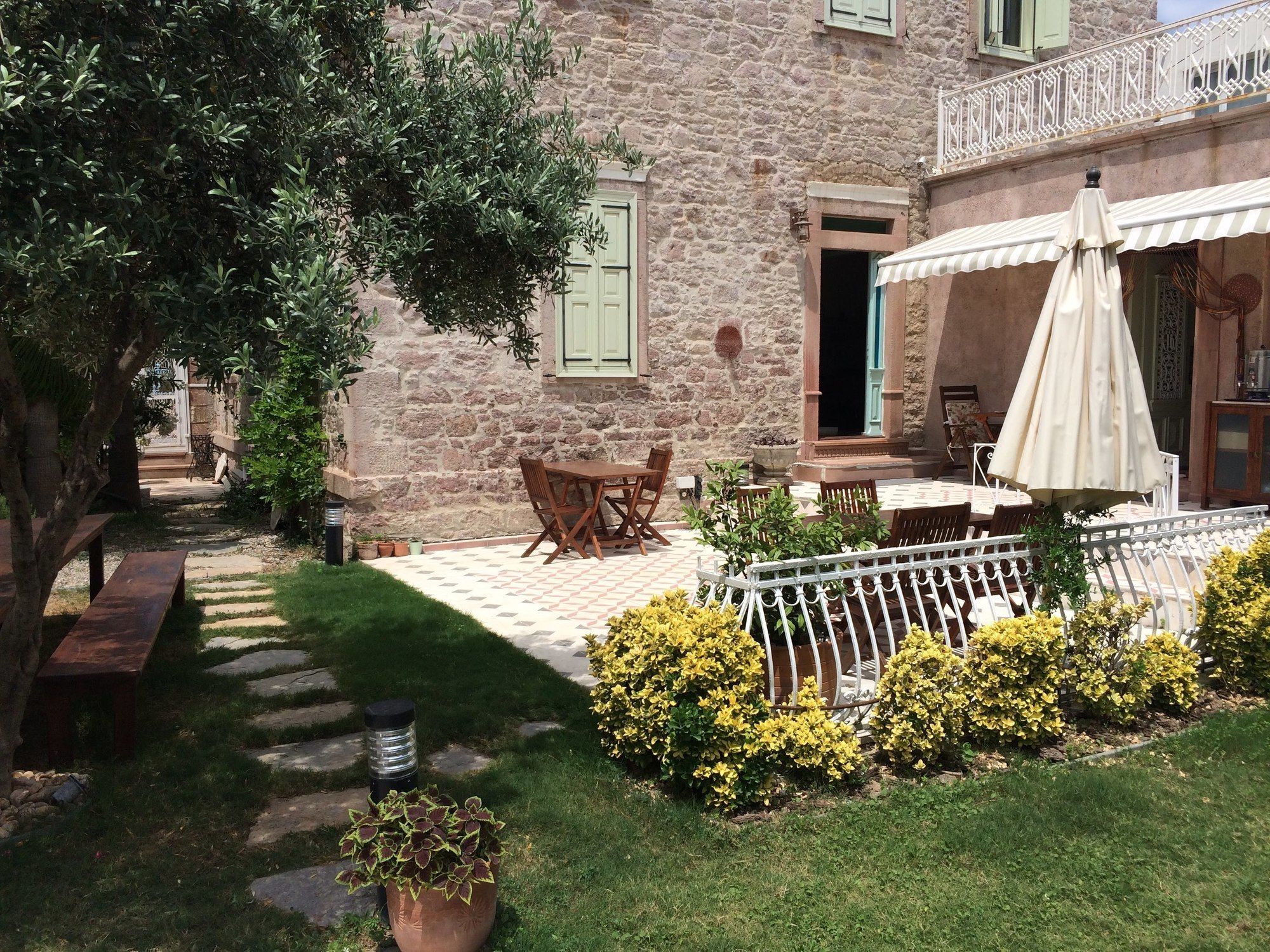 Cunda Has Konak Butik Otel Аявали Екстериор снимка